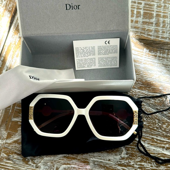 Accessories - White sunglasses